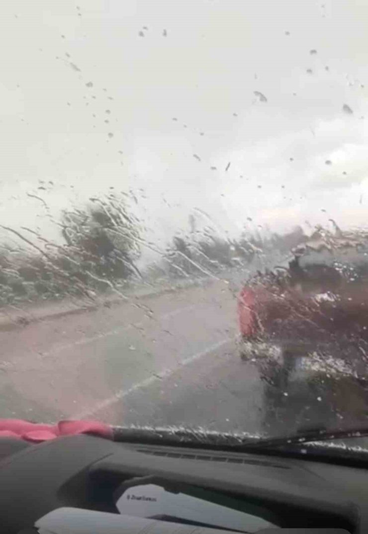 Elazığ’a kış geri geldi, dolu ve sağanak etkili oldu