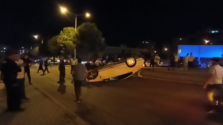 Kahramanmaraş’ta hafif ticari araçla çarpışan otomobil takla attı: 1 ağır yaralı