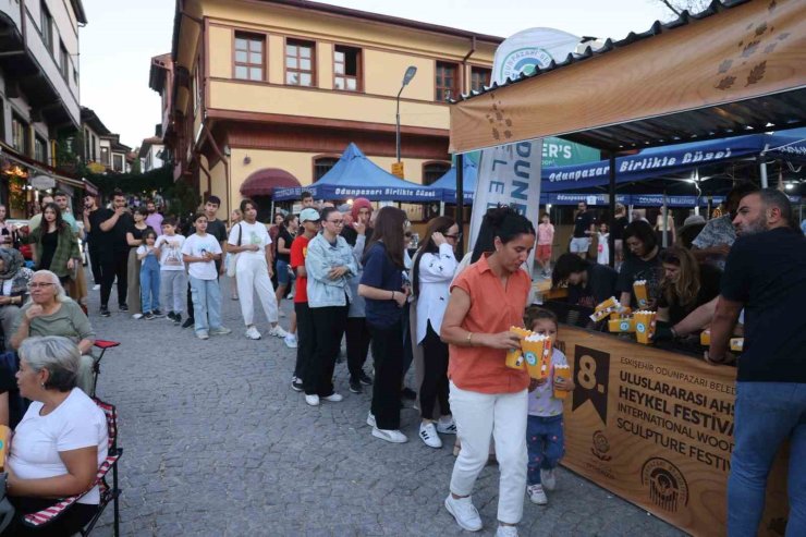 Odunpazarı’nda ’Açık Hava Film Günleri’ nostaljik bir başlangıç yaptı