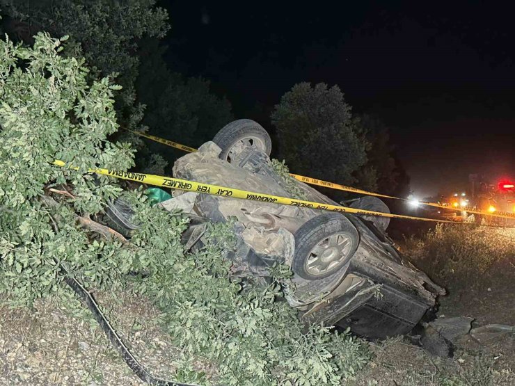 Kontrolden çıkan otomobil şarampole devrildi: 1 ölü, 2 yaralı