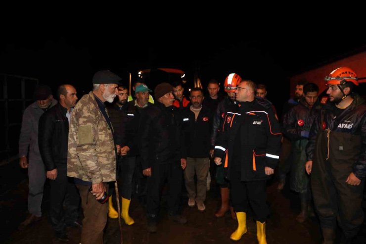 Vali Ziya Polat sel bölgesinde incelemelerde bulundu: