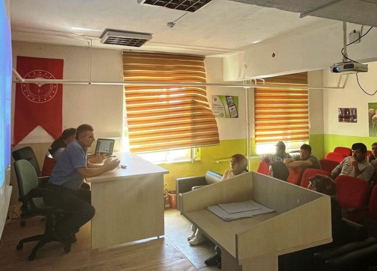 Altıntaş’ta besi sığırı yetiştiriciliği kursu açıldı