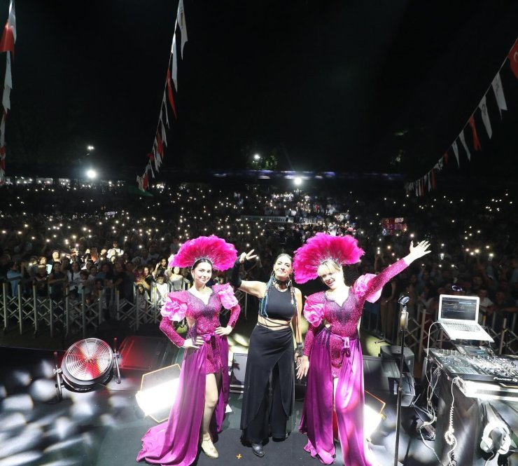 47. Honaz Kiraz Festivali muhteşem Zara konseriyle son buldu