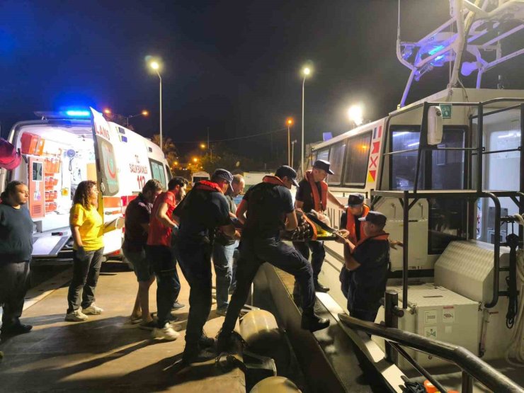 Bozcaada’da rahatsızlanan vatandaş tahliye edildi