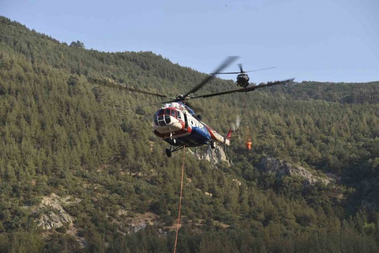 Balıkesir’de yangına müdahale sürüyor