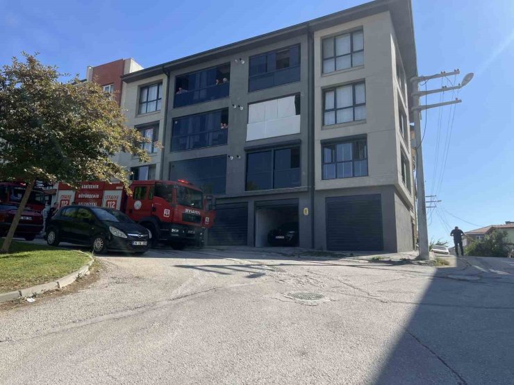 Ocakta unutulan yemek itfaiye ekiplerini alarma geçirdi