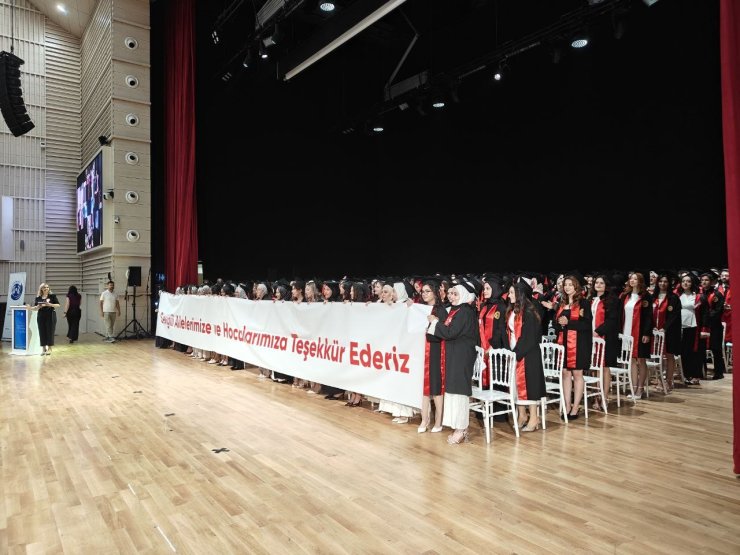 Erciyes Üniversitesi Tıp Fakültesi 51. dönem mezunlarını verdi