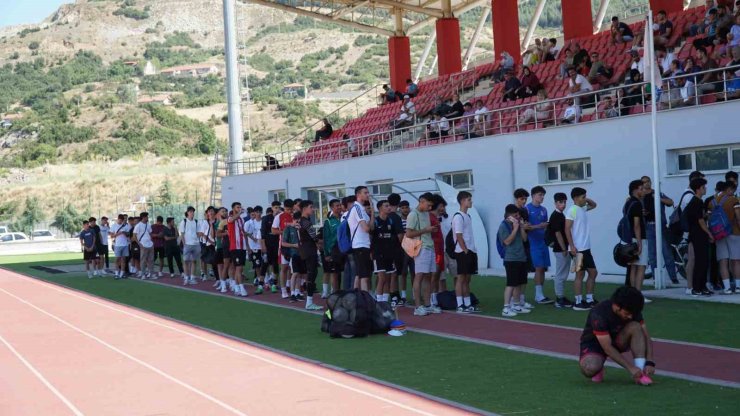 Isparta32spor seçmelerine ilk gün 300’e yakın genç katıldı