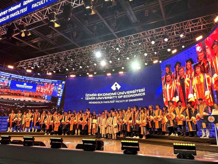 Mezunlarını uğurlayan İzmir Ekonomi’de 4 günlük şölen