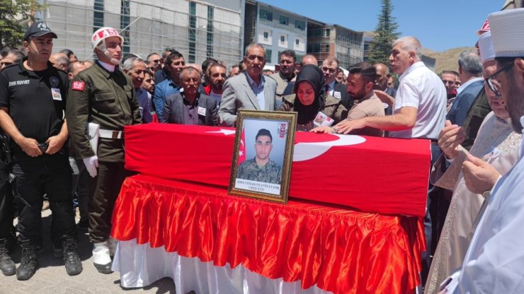 Pençe-Kilit şehidi son yolculuğuna uğurlanıyor