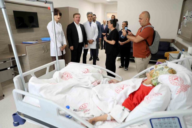 Vali Aydoğdu, hastaneye ziyarette bulundu