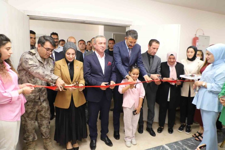 Hakkari’de 1940 ve 1960’lara ait gelinlikler sergilendi