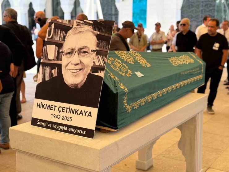 Gazeteci ve yazar Hikmet Çetinkaya son yolculuğuna uğurlandı