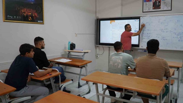 Şanlıurfa’da üniversite adaylarına destek kursu başladı