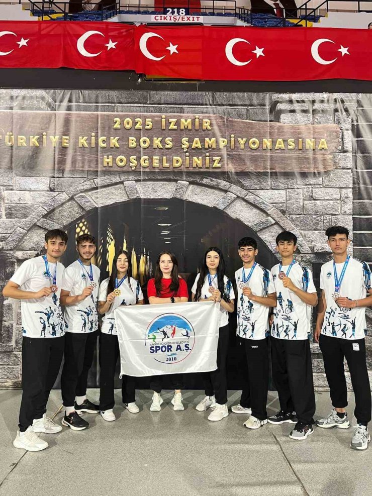 Kick Boks’ta Kayseri’ye 7 madalya
