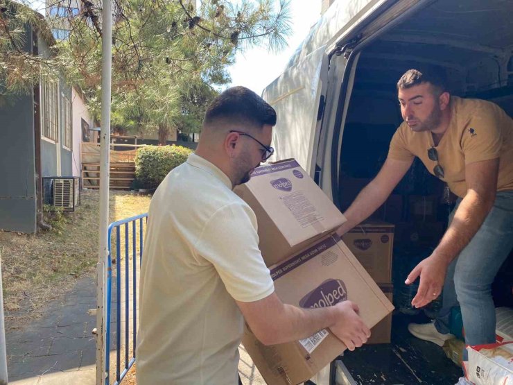 İzmir’deki yangından etkilenen hayvanlara, Bursalılar destek verdi