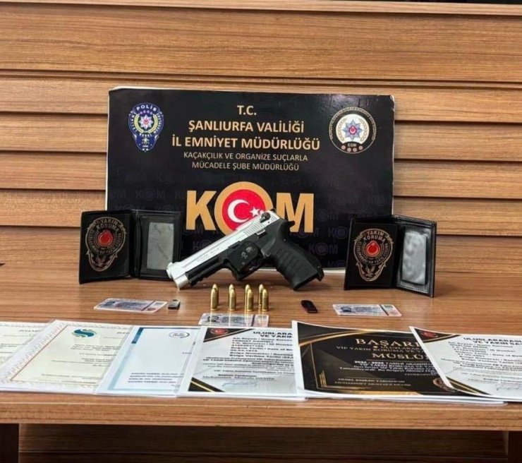 Şanlıurfa’da kendilerini MİT mensubu ve komiser olarak tanıtan 2 dolandırıcı tutuklandı