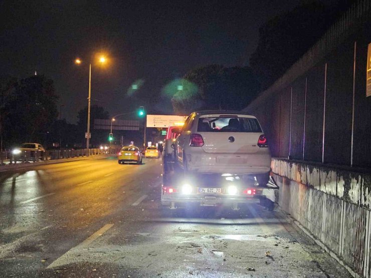 Trafikte makas atarak ilerledi, zincirleme kazaya sebep oldu: 1’i ağır 2 yaralı
