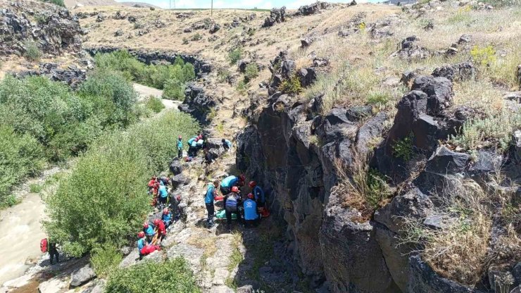 Van’da düşmeye bağlı yaralanan vatandaşları kurtarma tatbikatı