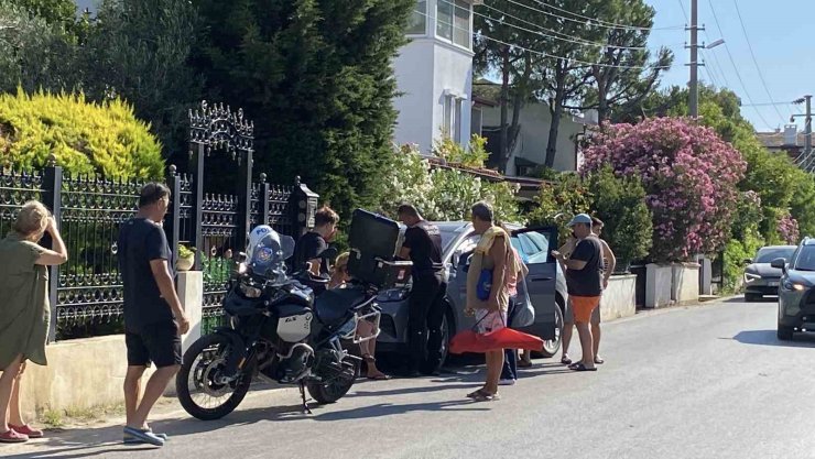 Alkollü kadın sürücünün kullandığı araç bahçe duvarına çarparak durabildi