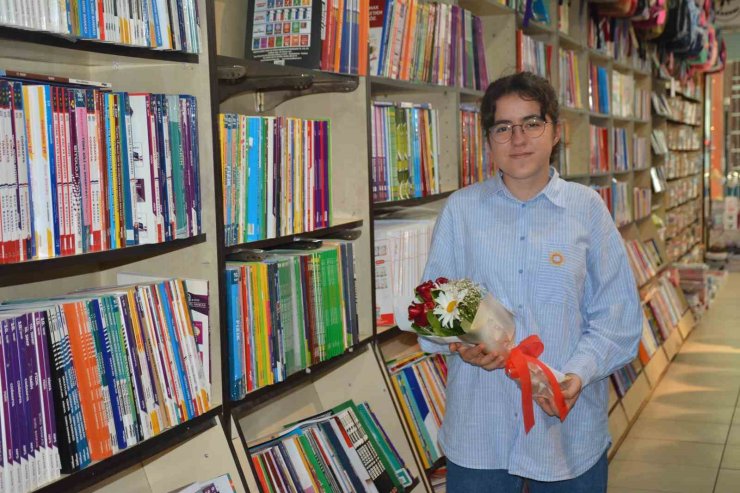 Tatvanlı Zeynep LGS’de 500 tam puan alarak Türkiye 1.’si oldu