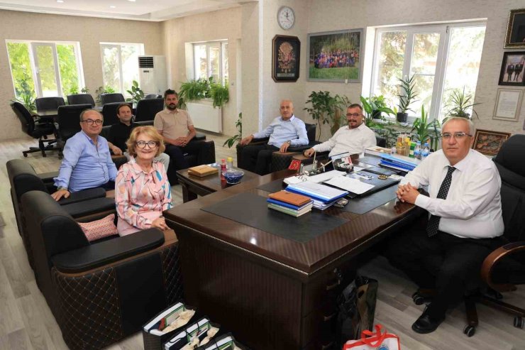 CHP’li başkanlardan AK Partili Başkan Arslan’a tebrik ziyareti