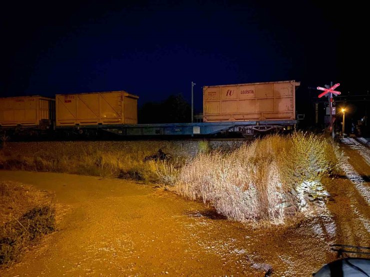 Hemzemin geçitte trenle çarpışan yaşlı motosiklet sürücüsü hayatını kaybetti