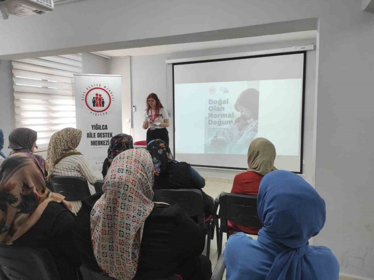 Kursiyerlere normal doğum semineri anlatıldı