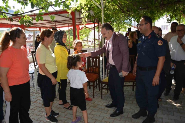 Kaymakam Odabaş, Dereli Köyü’ndeki bal sağım etkinliğine katıldı