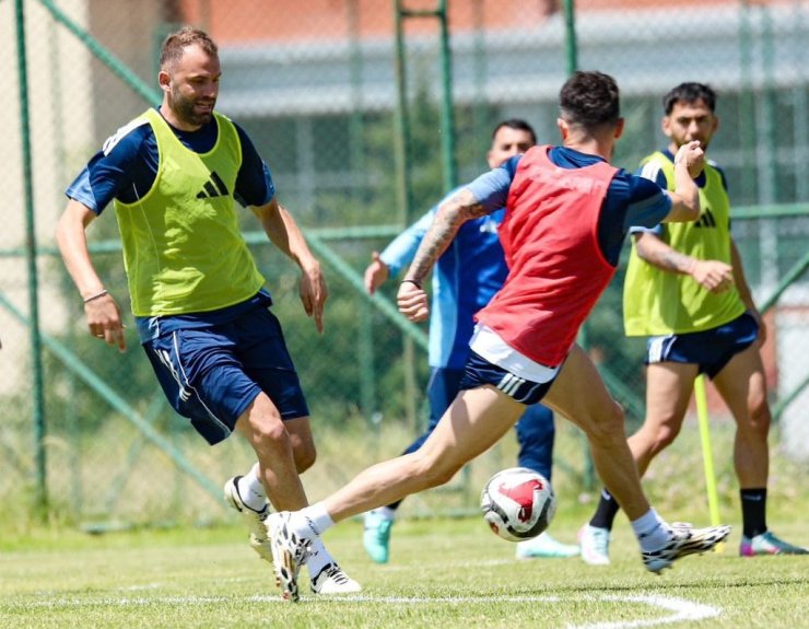 Serkan Özbalta: "Bu sezon için değil, kulübün geleceği için transfer yapıyoruz"