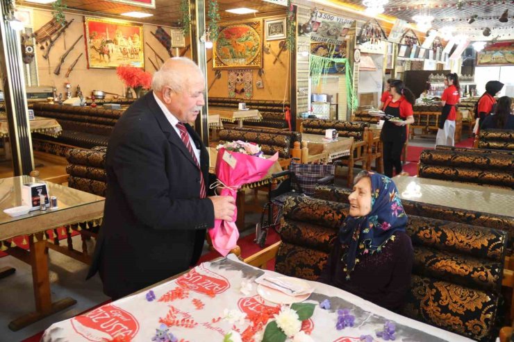 Eskişehirli çift 54 yıldır bütün zorlukları el ele atlatıp aşklarını ilk günkü gibi yaşıyor