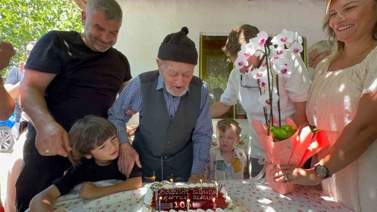 100 yaşına basan Recep Ercan’a anlamlı kutlama