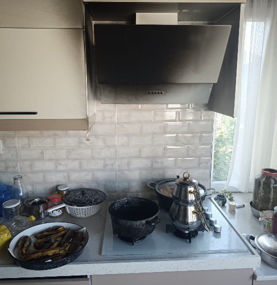 Manyas’ta apartman dairesinin mutfağında yangın çıktı