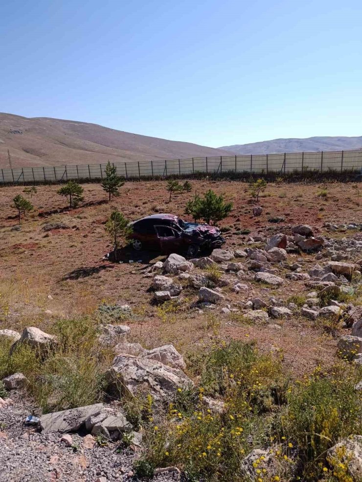 Otomobil takla attı, 2 kişi yaralandı