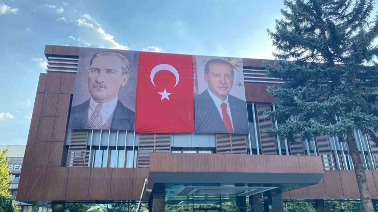 Kayseri Büyükşehir Belediyesi, şehri Türk Bayrakları ile donattı
