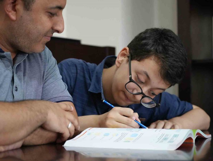 LGS’de engel tanımayan başarı öyküsü: Günde 2 saat çalışabildi, Türkiye birincisi oldu