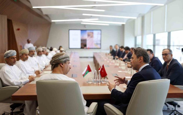 Bakan Bayraktar, Umman Enerji ve Madenler Bakanı Al Aufi ile görüştü