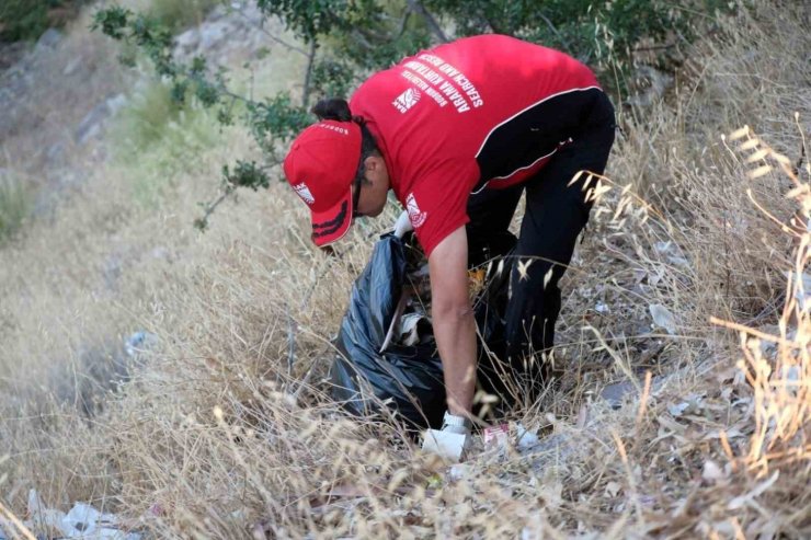 Bodrum’da 1,5 ton atık topladılar