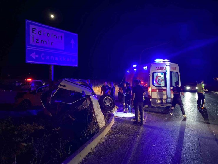 Çanakkale’de iki otomobil çarpıştı: 1’i ağır 3 yaralı