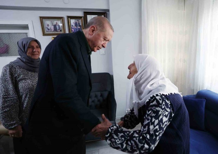 Cumhurbaşkanı Erdoğan, 99 yaşındaki şehit annesini ziyaret etti