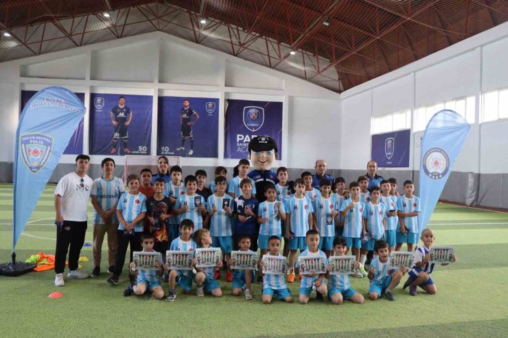 Polisten çocuklara seminer