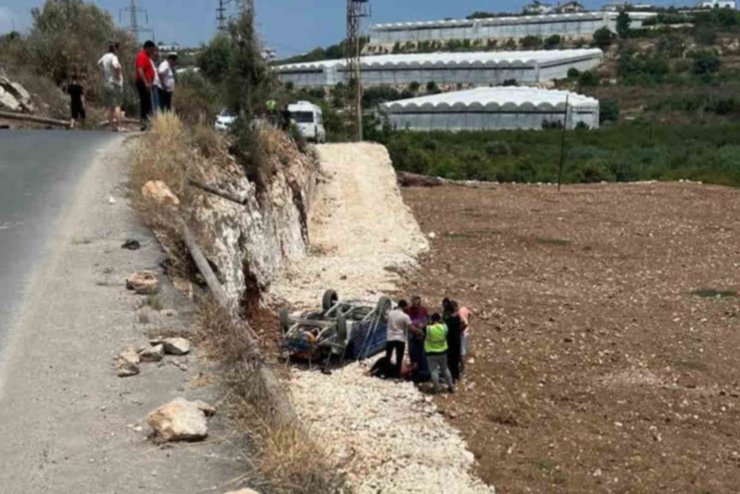 Pat pat motoru tarlaya yuvarlandı, sürücüsü yaralandı