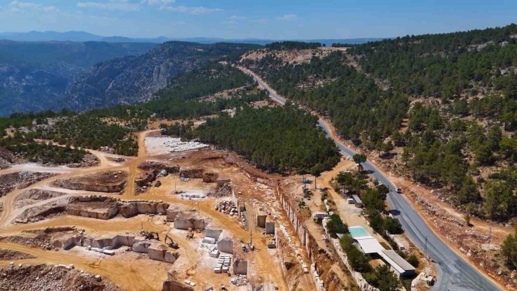 Gülnar’da 30 kilometrelik grup yolu yenileniyor