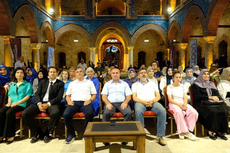 8 asırlık Gökmedrese’de manevi ezgiler yankılandı