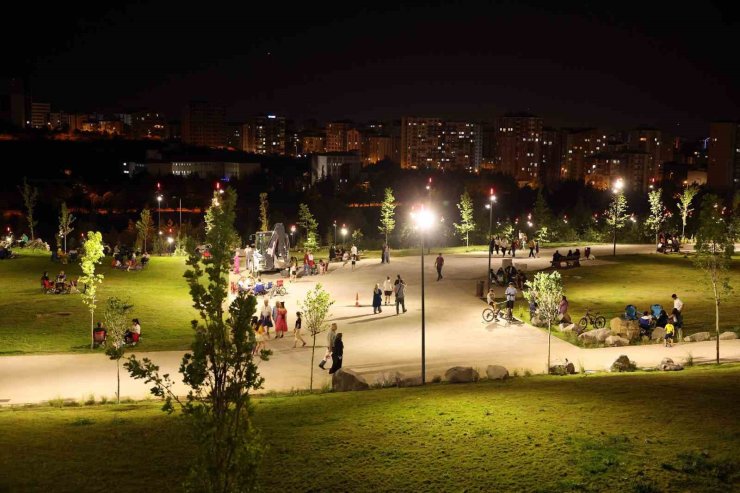 Talas’ta millet, daha açılmadan bahçesine akın etti