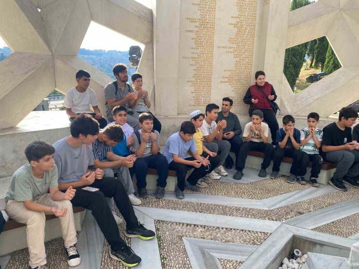 15 Temmuz Şehitler Anıtı’na sabahın erken saatlerinde ziyaret