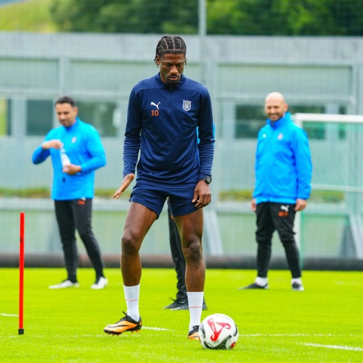 Başakşehir, hazırlıklarını çift idmanla sürdürdü