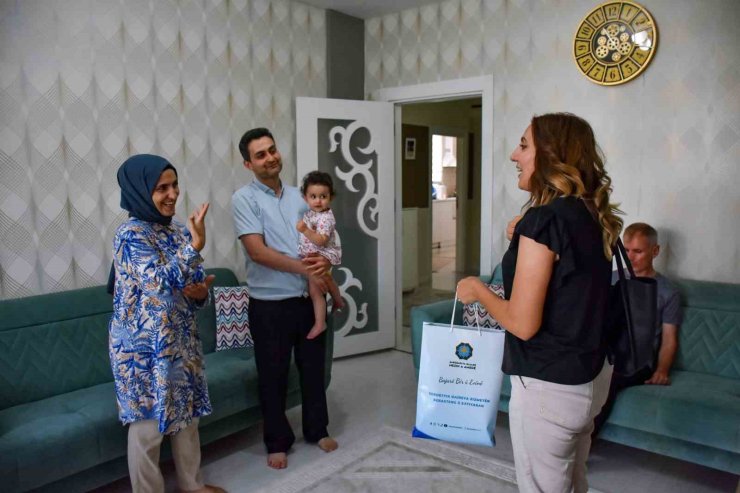 Diyarbakır’da işitme engelli ailelere ’Titreşimli Bebek Telsizi’ desteği