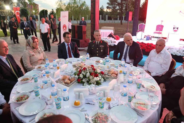 Diyarbakır Valisi Zorluoğlu, şehit yakınları ve gazilerle bir araya geldi