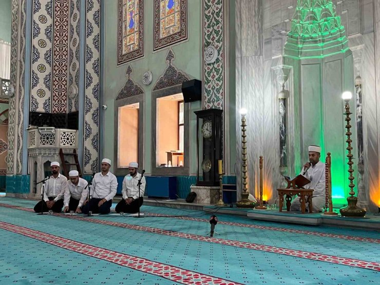 Eskişehir’de vatandaşlar 15 Temmuz şehitleri için camide buluştu